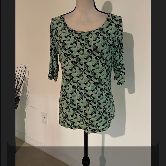 Cable & Gauge Tops - Cable and gauge large mesh stretchy shirt 810